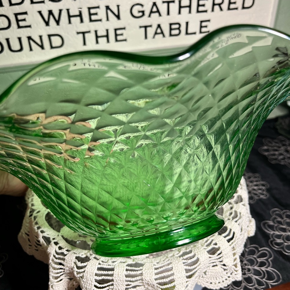 Vintage Uranium Glass Diamond Quilted Pattern Serving Bowl Glows Under UV – 12”